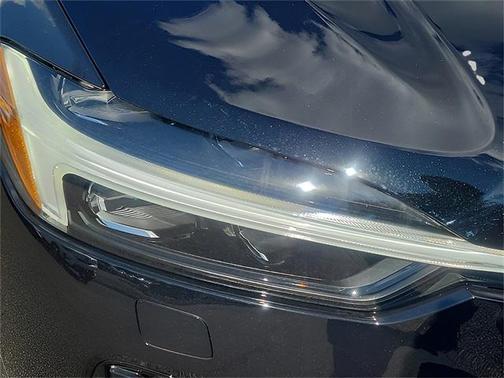 2025 Volvo XC60 B5 Core