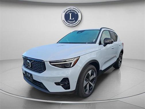 2026 Volvo XC40 B5 Plus