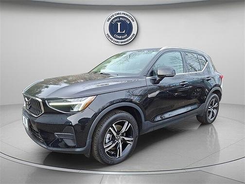 2025 Volvo XC40 Core