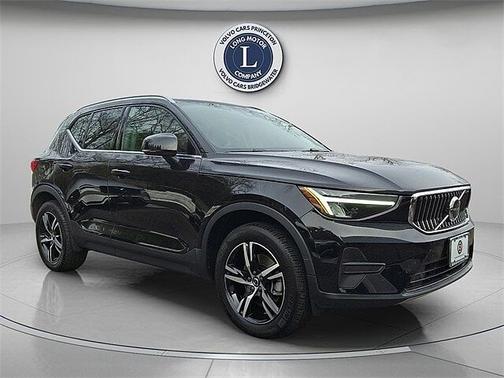 2025 Volvo XC40 Core