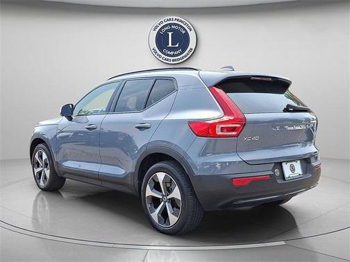 2023 Volvo XC40 B5 Ultimate Dark Theme