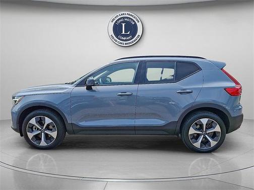 2023 Volvo XC40 B5 Ultimate Dark Theme