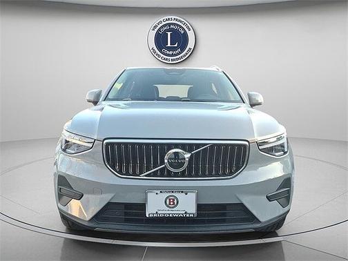 2025 Volvo XC40 Core