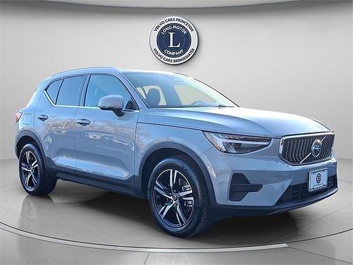 2025 Volvo XC40 Core