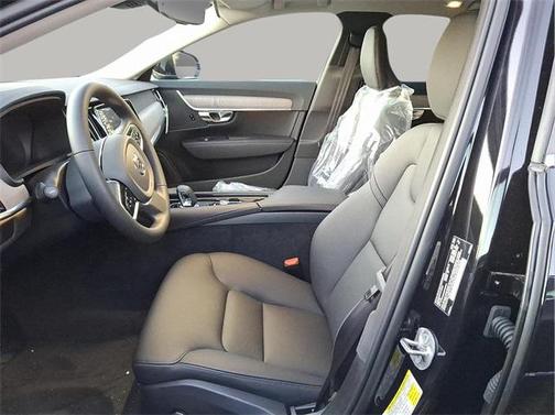 2025 Volvo S90 B6 Plus