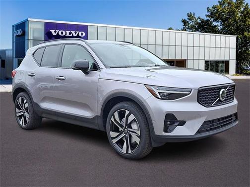 2026 Volvo XC40 B5 Ultra