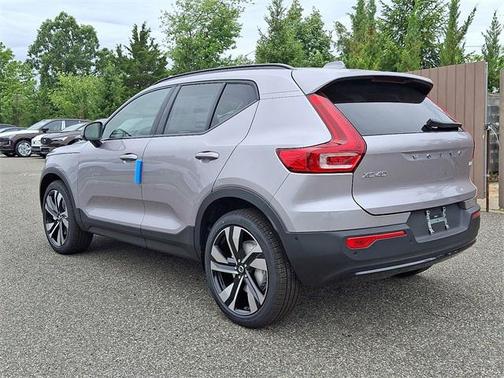 2026 Volvo XC40 B5 Ultra