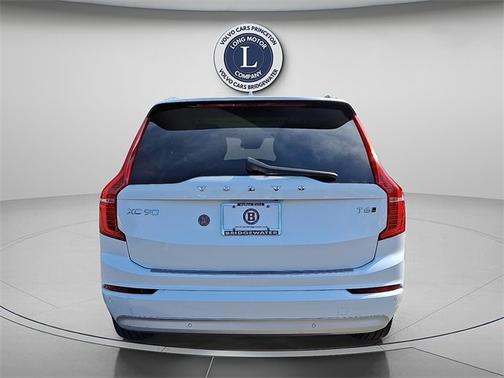 2022 Volvo XC90 T6 Momentum