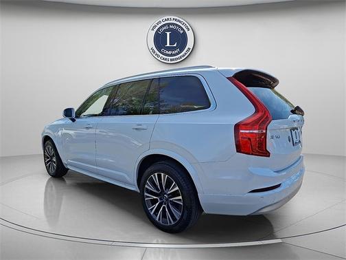 2022 Volvo XC90 T6 Momentum