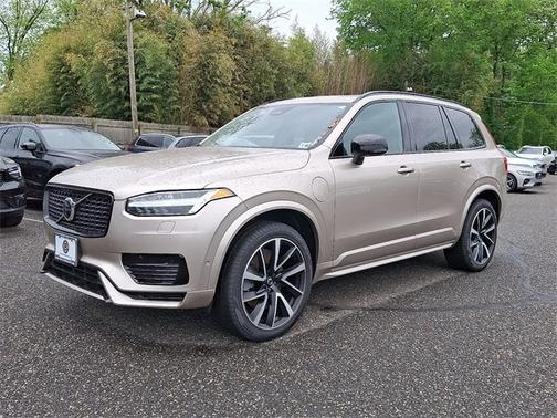 2023 Volvo XC90 Recharge Plug-In Hybrid Plus Dark 7-Seater