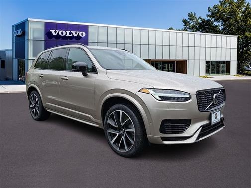 2023 Volvo XC90 Recharge Plug-In Hybrid Plus Dark 7-Seater