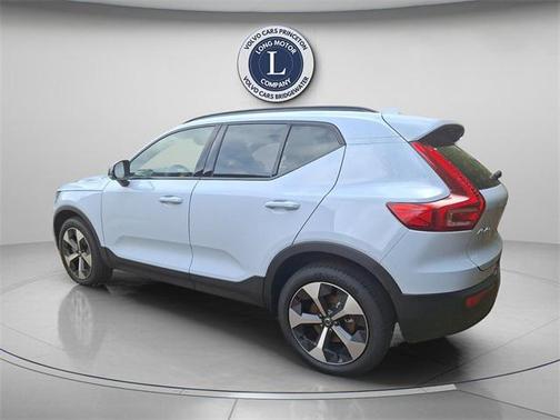 2026 Volvo XC40 B5 Plus
