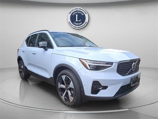 2026 Volvo XC40 B5 Plus