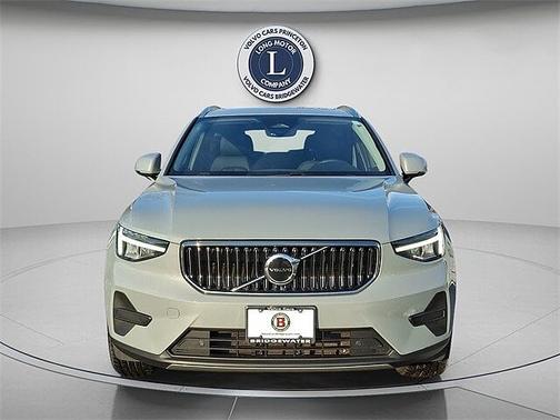 2025 Volvo XC40 Core