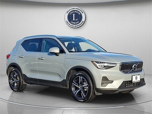 2025 Volvo XC40 Core