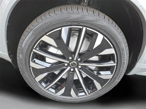 2026 Volvo XC90 B5 Plus 7-Seater