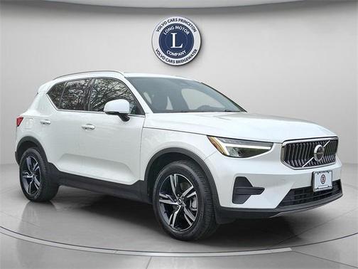 2025 Volvo XC40 B5 Core