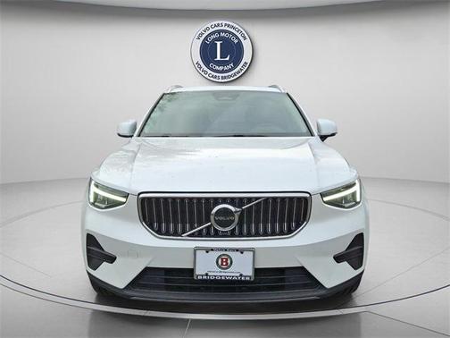 2025 Volvo XC40 B5 Core