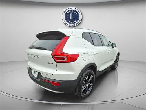 2025 Volvo XC40 B5 Core