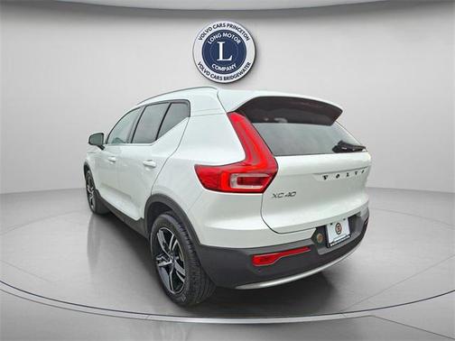 2025 Volvo XC40 B5 Core