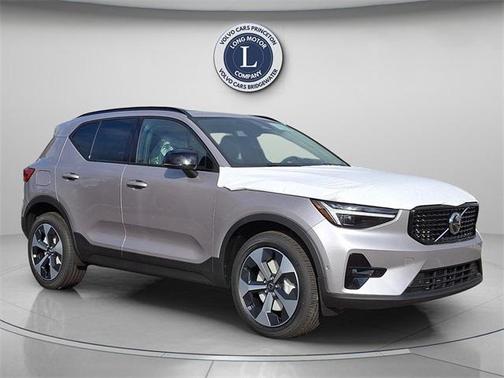 2026 Volvo XC40 B5 Plus