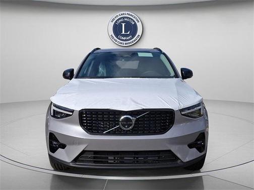 2026 Volvo XC40 B5 Plus