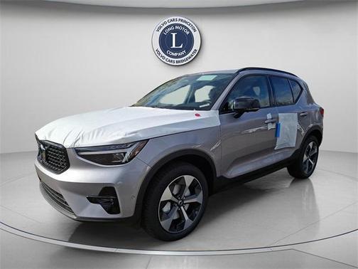 2026 Volvo XC40 B5 Plus