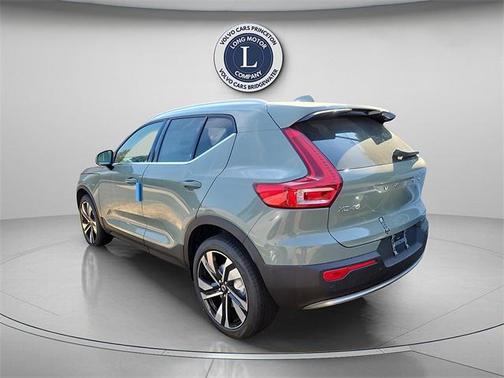 2025 Volvo XC40 B5 Plus Bright Theme