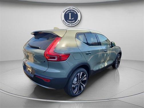 2025 Volvo XC40 B5 Plus Bright Theme