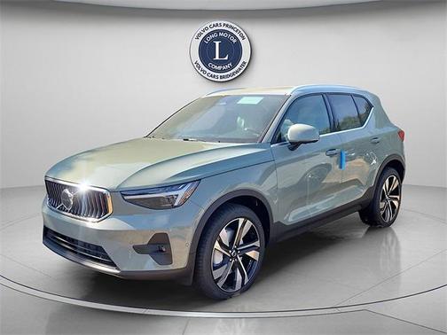 2025 Volvo XC40 B5 Plus Bright Theme