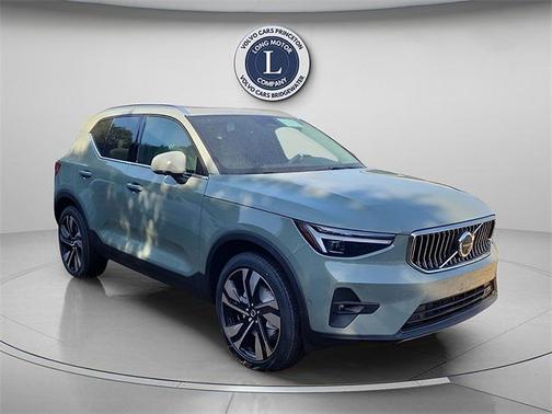 2025 Volvo XC40 B5 Plus Bright Theme