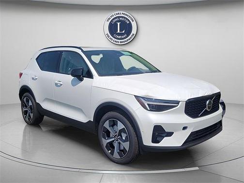 2025 Volvo XC40 B5 Plus Dark Theme