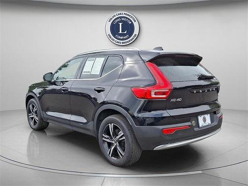 2025 Volvo XC40 B5 Core Bright Theme