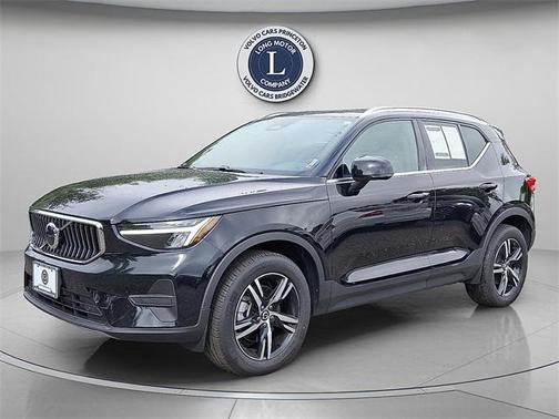 2025 Volvo XC40 B5 Core Bright Theme
