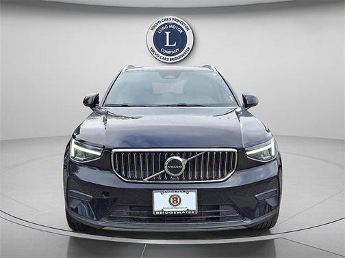 2025 Volvo XC40 B5 Core Bright Theme