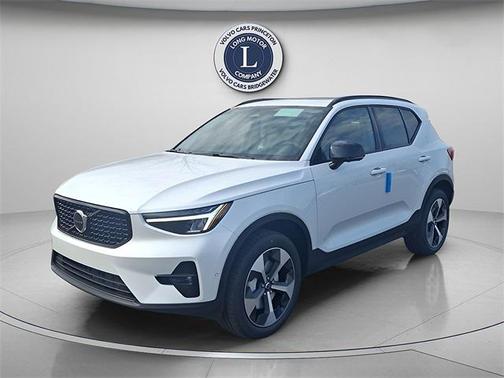 2025 Volvo XC40 B5 Plus Dark Theme