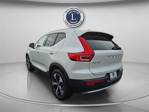 2025 Volvo XC40 B5 Plus Bright Theme