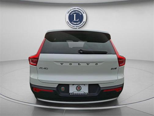 2025 Volvo XC40 B5 Plus Bright Theme