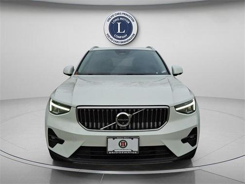 2025 Volvo XC40 B5 Plus Bright Theme