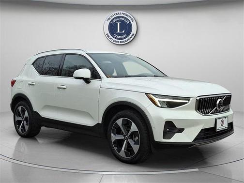 2025 Volvo XC40 B5 Plus Bright Theme