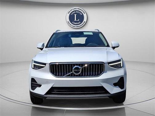 2025 Volvo XC40 B5 Core Bright Theme