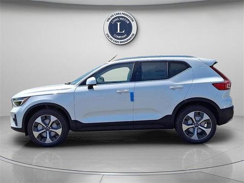 2025 Volvo XC40 B5 Core Bright Theme