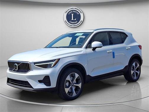 2025 Volvo XC40 B5 Core Bright Theme