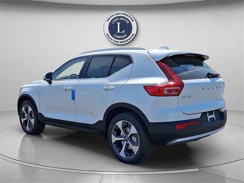 2025 Volvo XC40 B5 Core Bright Theme