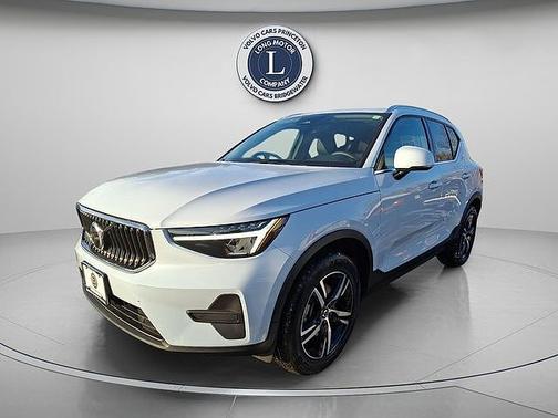 Cloud Blue 2025 Volvo XC40 Core