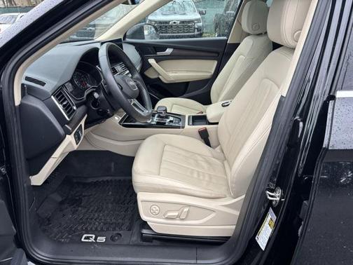 2022 Audi Q5 45 S line Premium