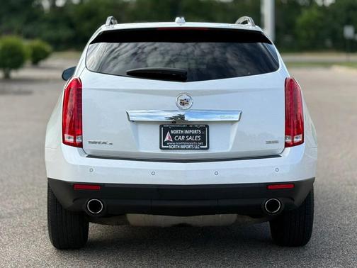 Radiant Silver Metallic 2016 Cadillac SRX Luxury Collection