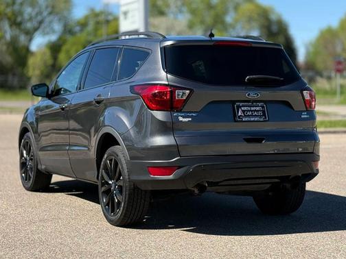 Black 2019 Ford Escape SE