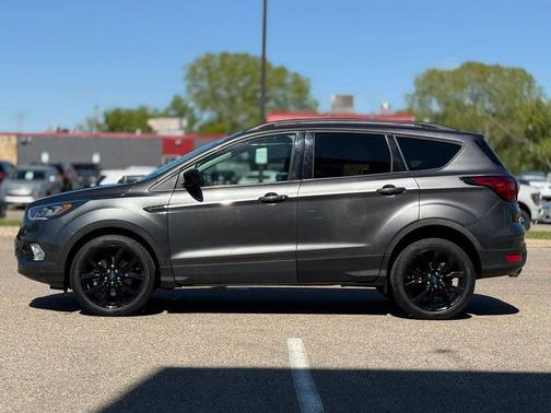 Black 2019 Ford Escape SE
