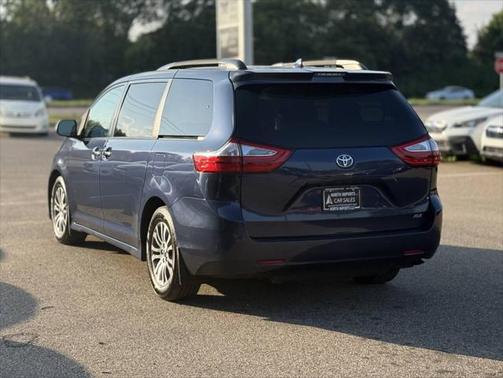 2019 Toyota Sienna XLE